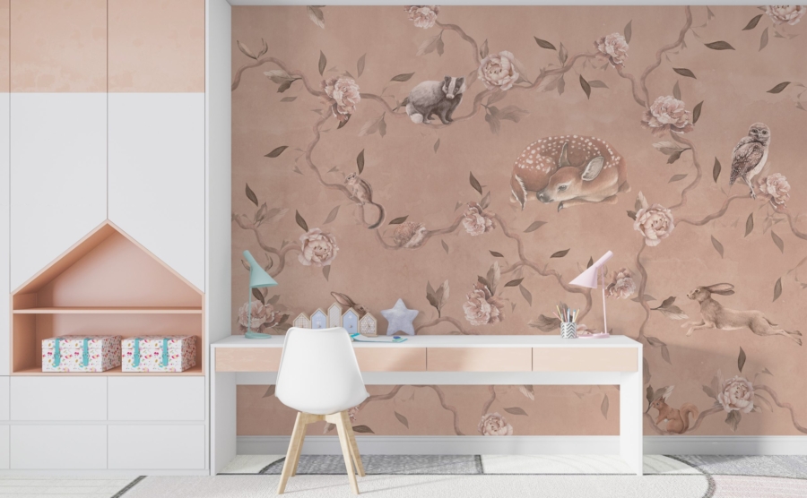 Mural de animale și trandafiri